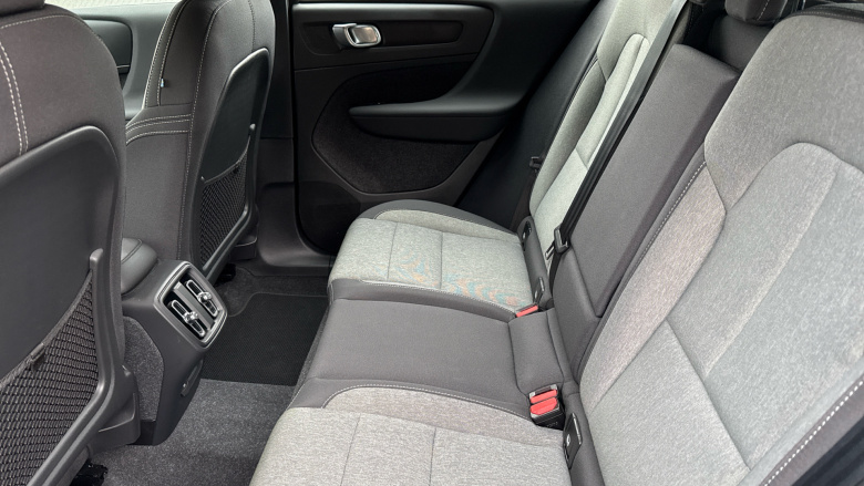 Volvo XC40 2.0 B4P Plus Dark 5dr Auto Petrol Estate